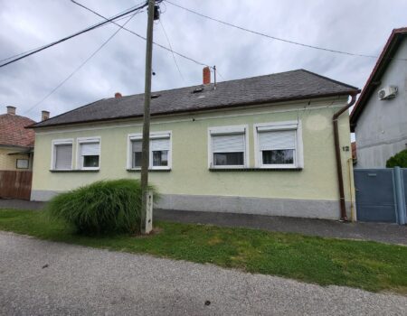 DUNAKILITIN családi ház eladó nagy méretű telekkel! 54.900.000 Ft